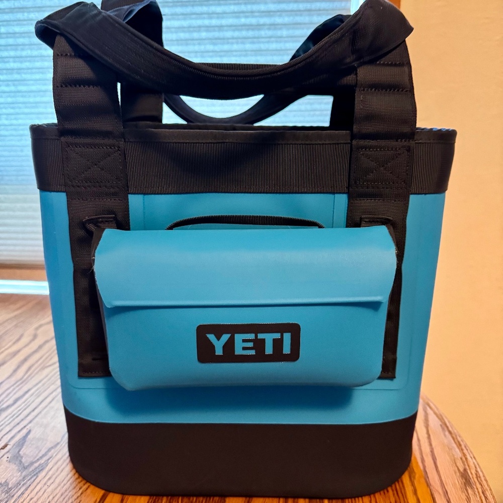 YETI Camino 20 with matching 1L Yeti sidekick WAVE BLUE